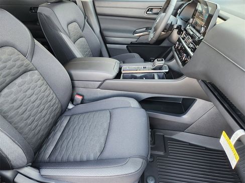 New 2025 Nissan Pathfinder SV image 9