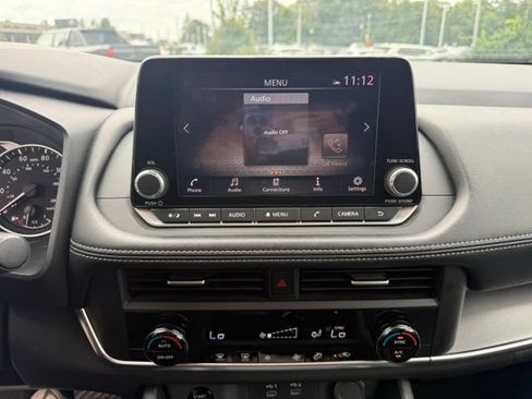 Used 2025 Nissan Rogue SV AWD/4WD image 18