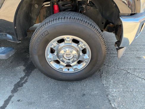 Used 2015 Ford F350 XLT w/ XLT Premium Package image 12