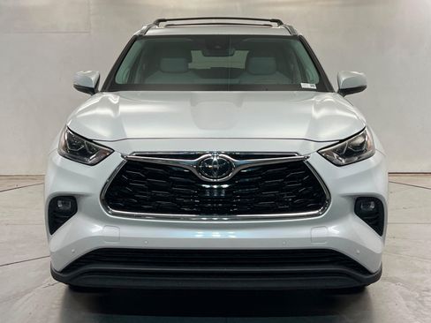 Used 2023 Toyota Highlander Limited AWD/4WD image 9