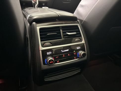 Used 2022 BMW 750i xDrive AWD/4WD image 32