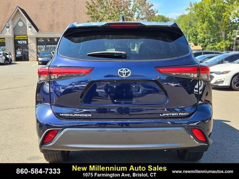 Used 2021 Toyota Highlander Limited image 4