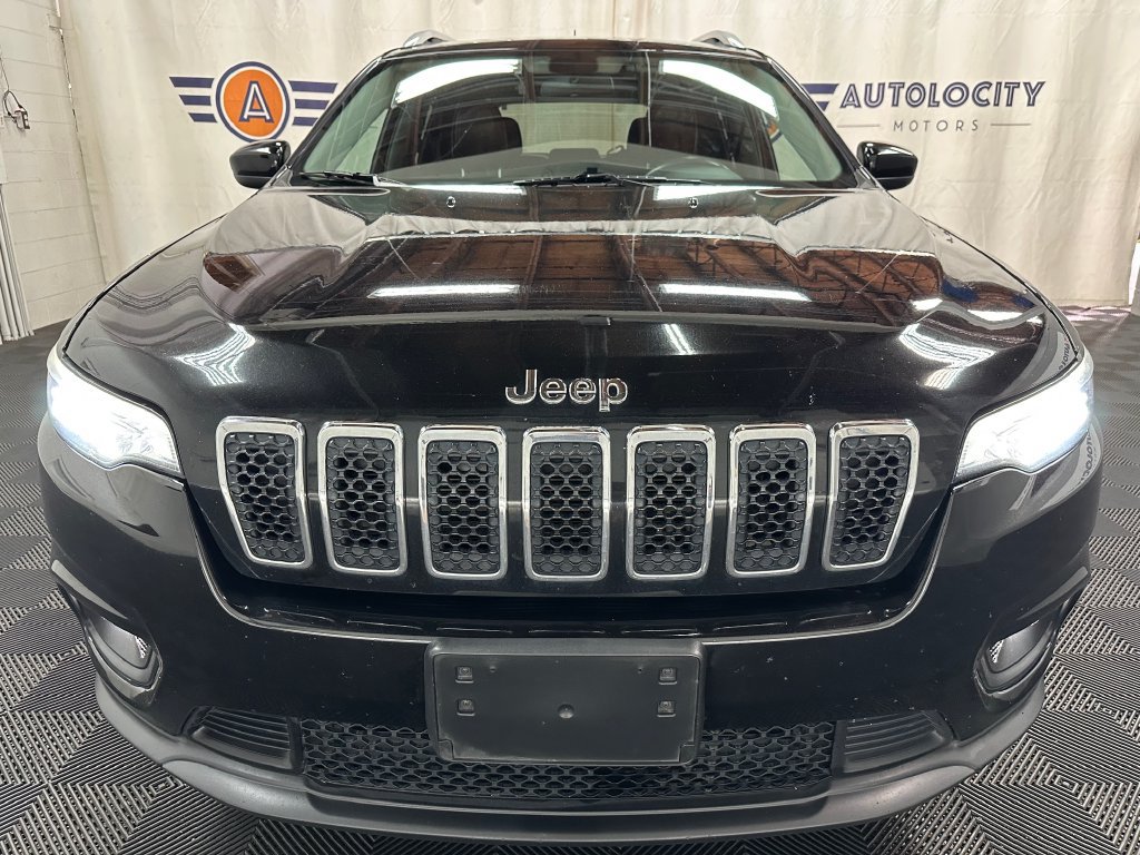 Used 2019 Jeep Cherokee Latitude Plus w/ Cold Weather Group AWD/4WD image 3