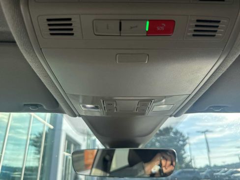 Certified 2023 Volkswagen Tiguan SE FWD image 29