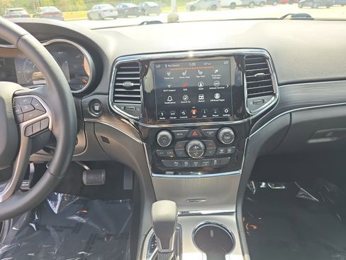 Used 2021 Jeep Grand Cherokee Limited image 17