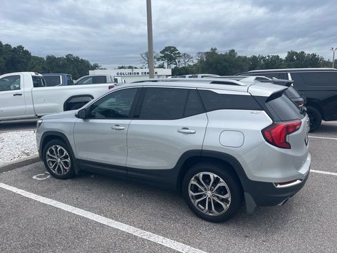 Used 2019 GMC Terrain SLT w/ Preferred Package AWD/4WD image 3