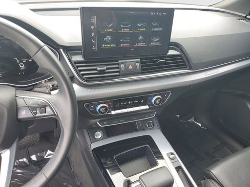 Used 2024 Audi Q5 2.0T Premium w/ Summer of Audi Package AWD/4WD image 25
