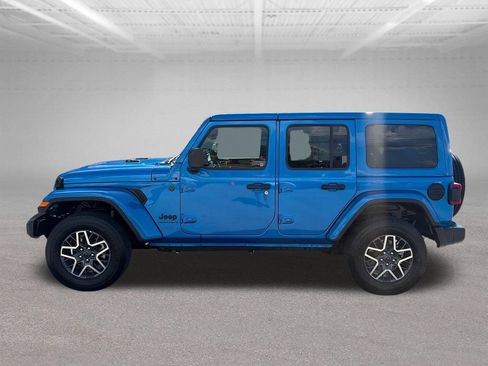 Used 2025 Jeep Wrangler Unlimited Sahara AWD/4WD image 3