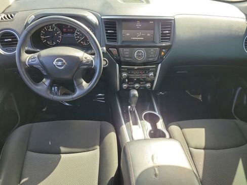 Used 2020 Nissan Pathfinder SV image 17