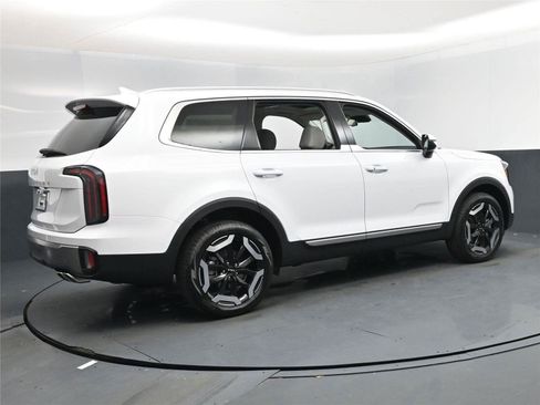 New 2025 Kia Telluride EX w/ EX Captain's Chair Package image 6