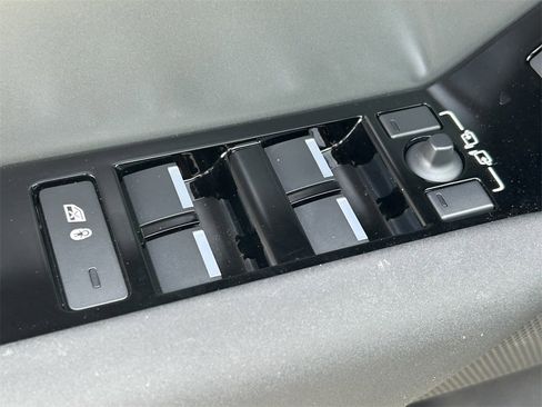 Used 2025 Land Rover Range Rover Velar S image 24