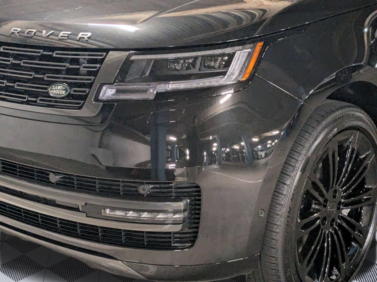 New 2026 Land Rover Range Rover Long Wheelbase SE AWD/4WD image 10