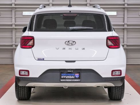 Certified 2024 Hyundai Venue SEL FWD image 7