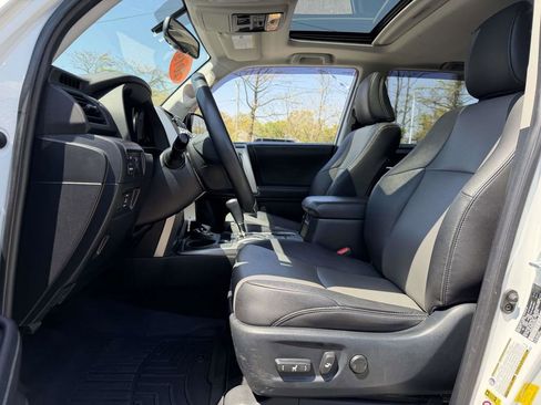 Used 2019 Toyota 4Runner SR5 Premium AWD/4WD image 18
