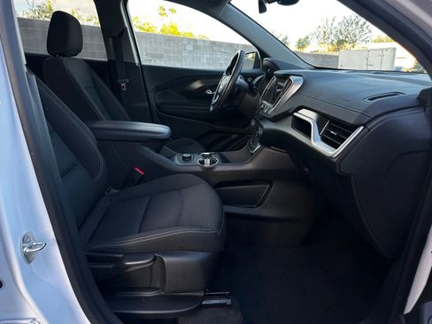 Used 2023 GMC Terrain SLE image 25