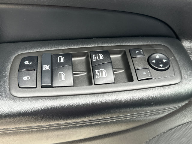 Used 2021 Jeep Grand Cherokee Limited AWD/4WD image 25
