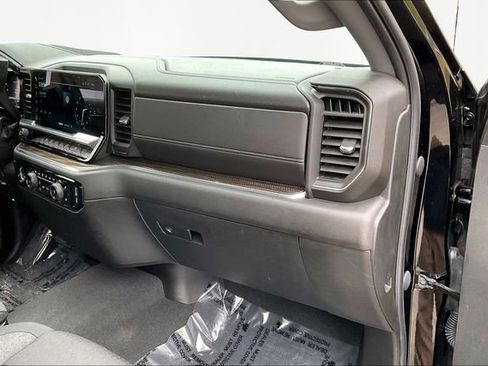 Used 2024 Chevrolet Silverado 1500 LT image 18