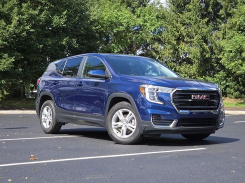 Used 2023 GMC Terrain SLE FWD image 2
