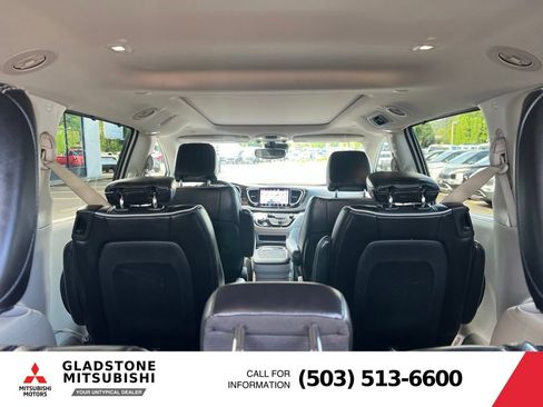 Used 2023 Chrysler Pacifica Limited FWD image 8