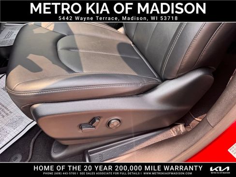 Used 2025 Chrysler Pacifica Select AWD/4WD image 14