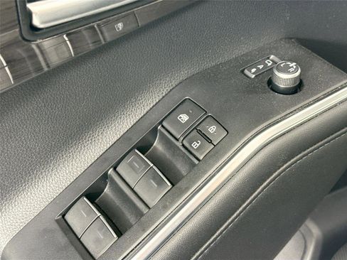 Used 2023 Toyota Highlander Platinum FWD image 29