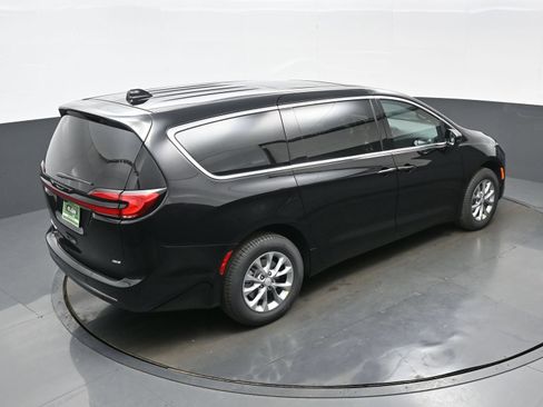 New 2027 Chrysler Pacifica Select AWD/4WD image 26