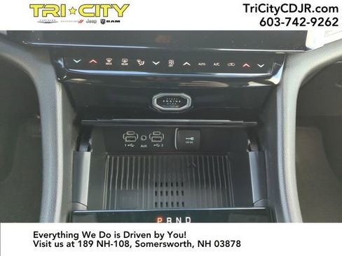 New 2026 Jeep Grand Cherokee Altitude image 17