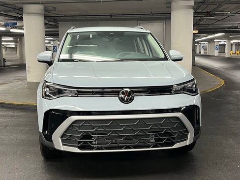 New 2025 Volkswagen Taos SE image 31