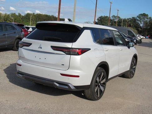 New 2026 Mitsubishi Outlander SE image 3