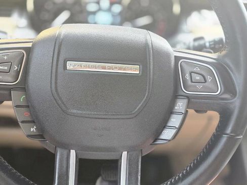 Used 2019 Land Rover Range Rover Evoque SE Premium image 17