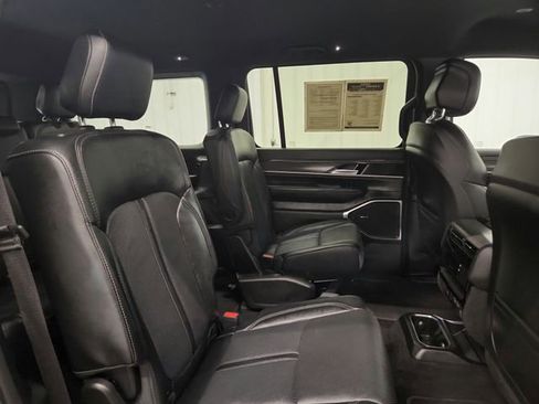 Used 2024 Jeep Wagoneer Series II AWD/4WD image 40