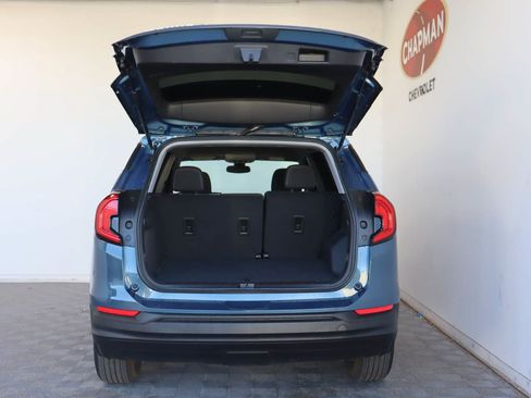 Used 2024 GMC Terrain SLE w/ LPO, Cargo Package FWD image 5