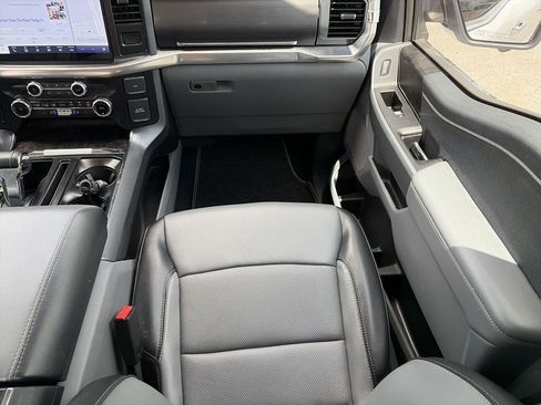 Used 2023 Ford F150 Lariat w/ Trailer Tow Package image 17