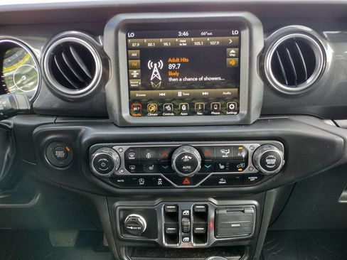 Used 2023 Jeep Wrangler Unlimited Sahara AWD/4WD image 3