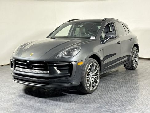 Certified 2025 Porsche Macan AWD/4WD image 1