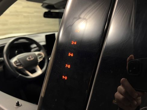 Used 2023 Ford Explorer Limited w/ Limited Technology Package image 35