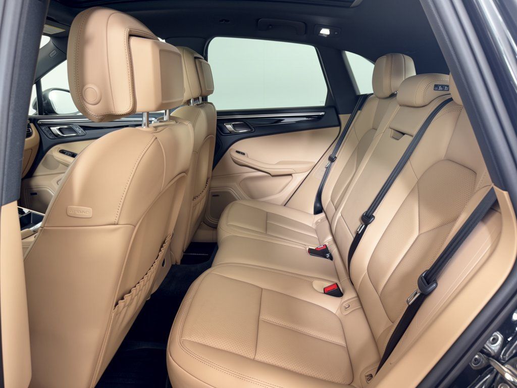Used 2026 Porsche Macan AWD/4WD image 28