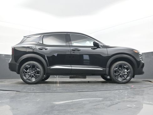 New 2025 Nissan Kicks SR image 29