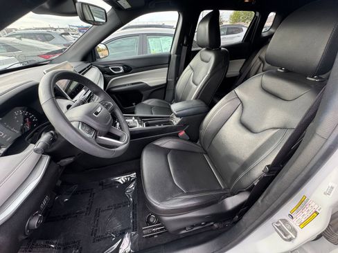 Used 2025 Jeep Compass Limited image 36