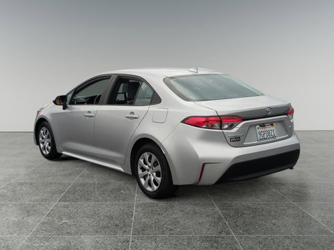 Used 2023 Toyota Corolla LE image 3