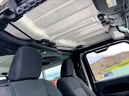 Used 2021 Jeep Wrangler Sport AWD/4WD image 17