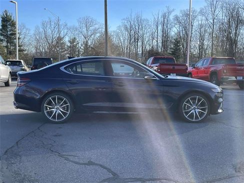 Used 2023 Genesis G70 2.0T image 6