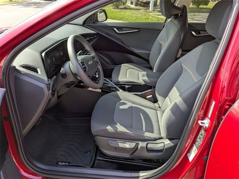 Used 2024 Kia Niro LX image 23