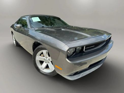 Used 2010 Dodge Challenger SE RWD image 2