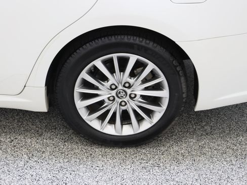 Used 2018 Toyota Avalon Limited FWD image 10