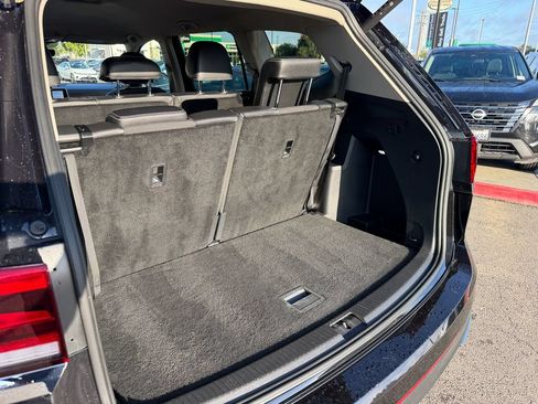 Used 2025 Volkswagen Atlas SE FWD image 29