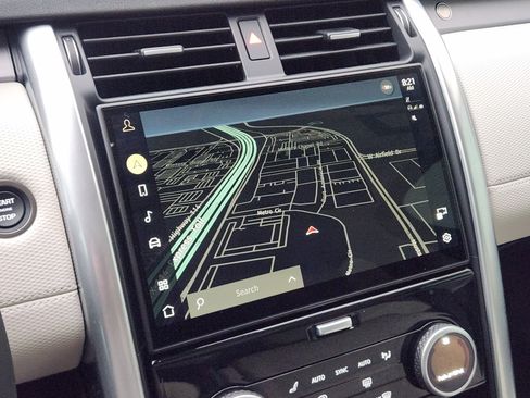 Certified 2025 Land Rover Discovery Dynamic SE image 19