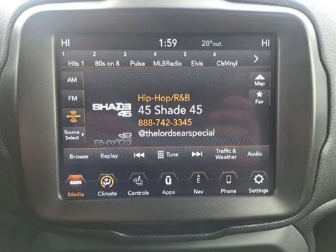 Certified 2022 Jeep Renegade Trailhawk w/ Trailer Tow Group image 17