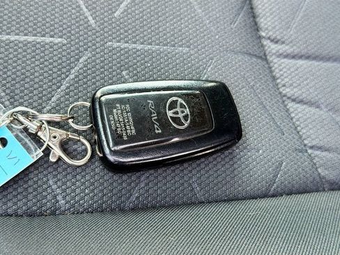 Used 2021 Toyota RAV4 XLE w/ XLE Grade Weather Package AWD/4WD image 36
