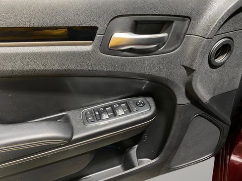 Used 2019 Chrysler 300 S w/ 300S Alloy Edition RWD image 7